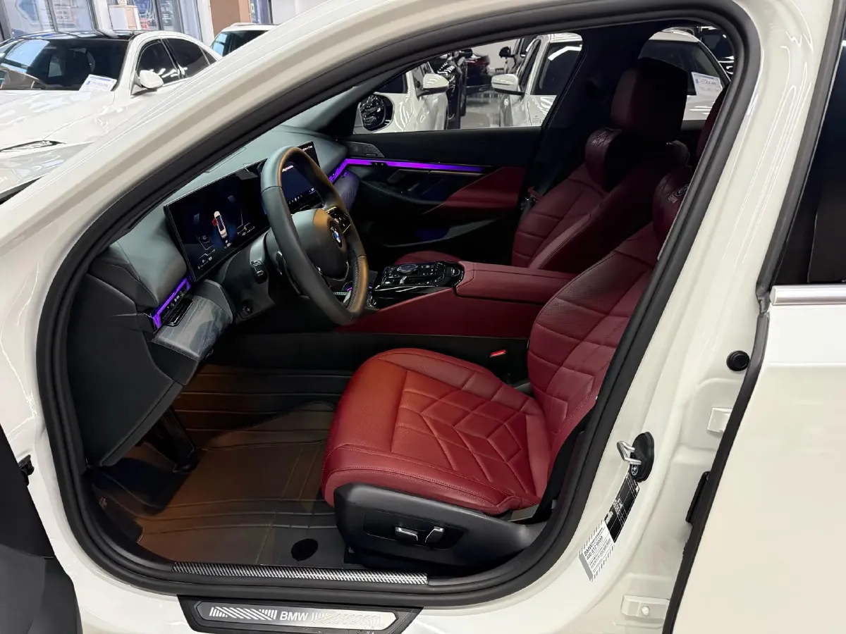 2025 BMW 5 Series 2.0T 258HP L4 8AT,autocango,china used car exporter,china ev exporter,chinese used car exporter,chinese used ev exporter