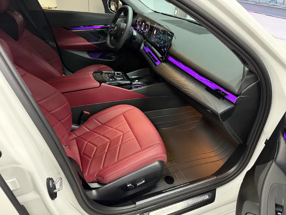 2025 BMW 5 Series 2.0T 258HP L4 8AT,autocango,china used car exporter,china ev exporter,chinese used car exporter,chinese used ev exporter
