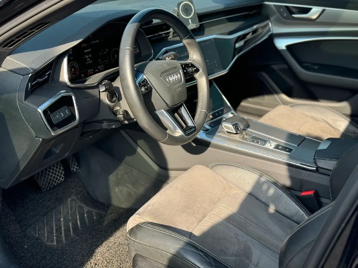 2022 Audi A6L 2.0T 224HP L4 7DCT,autocango,china used car exporter,china ev exporter,chinese used car exporter,chinese used ev exporter