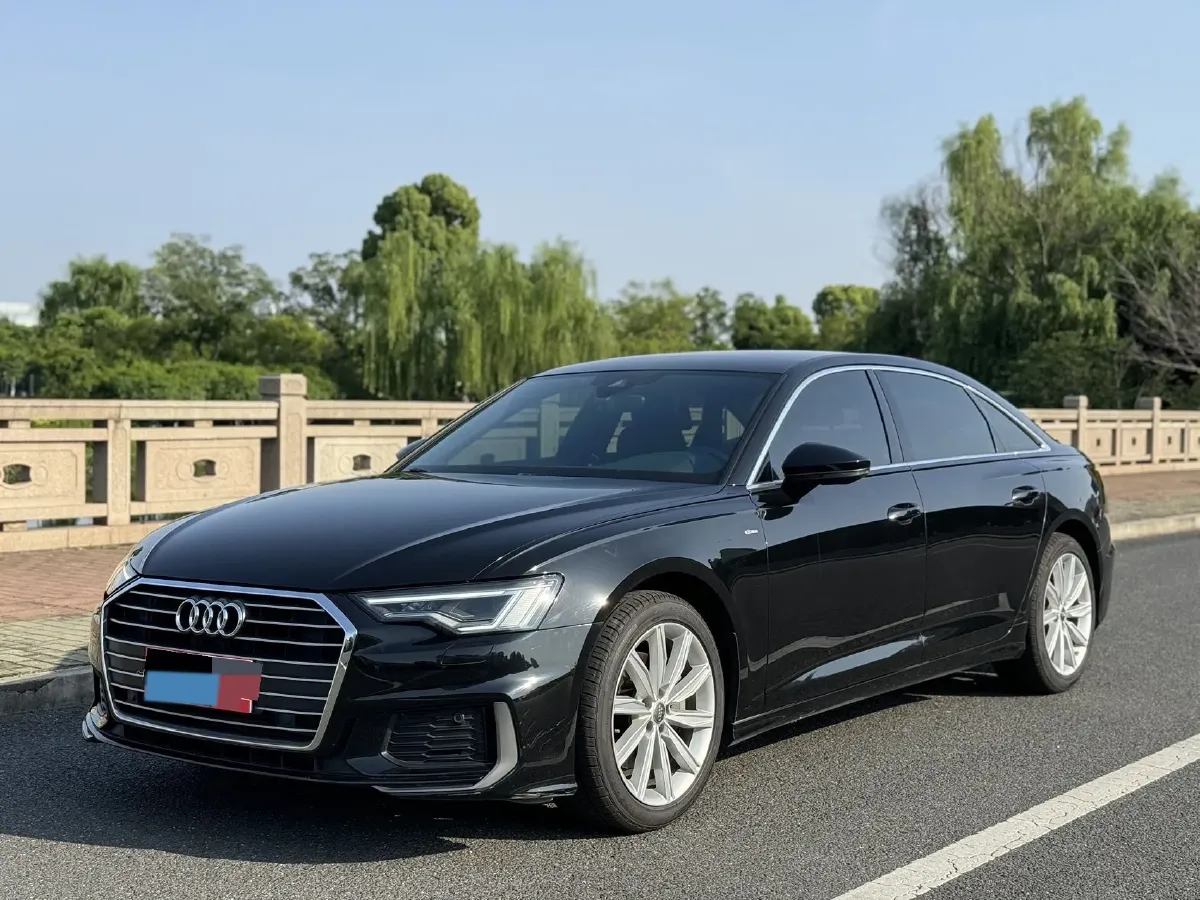2022 Audi A6L 2.0T 224HP L4 7DCT,autocango,china used car exporter,china ev exporter,chinese used car exporter,chinese used ev exporter