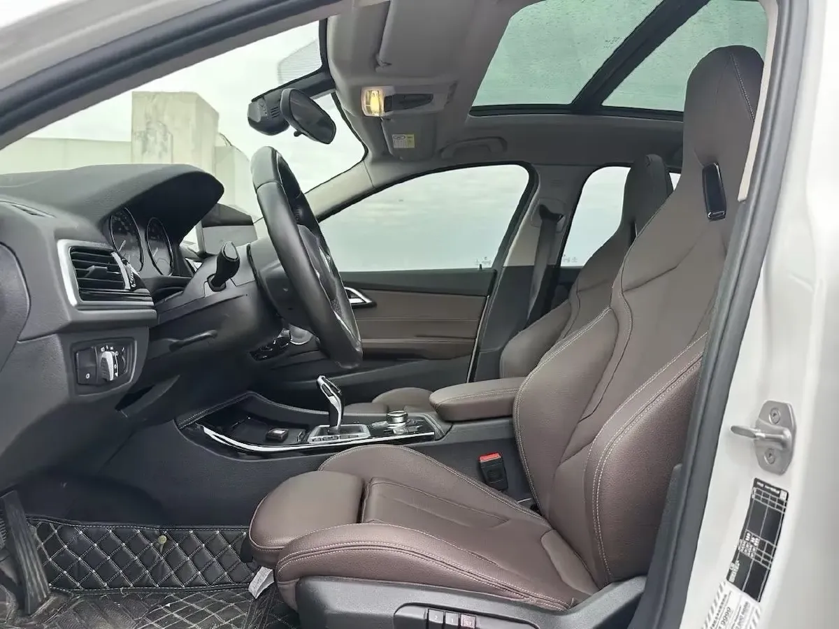 2023 BMW 1 Series 2.0T 178HP L4 7DCT,autocango,china used car exporter,china ev exporter,chinese used car exporter,chinese used ev exporter