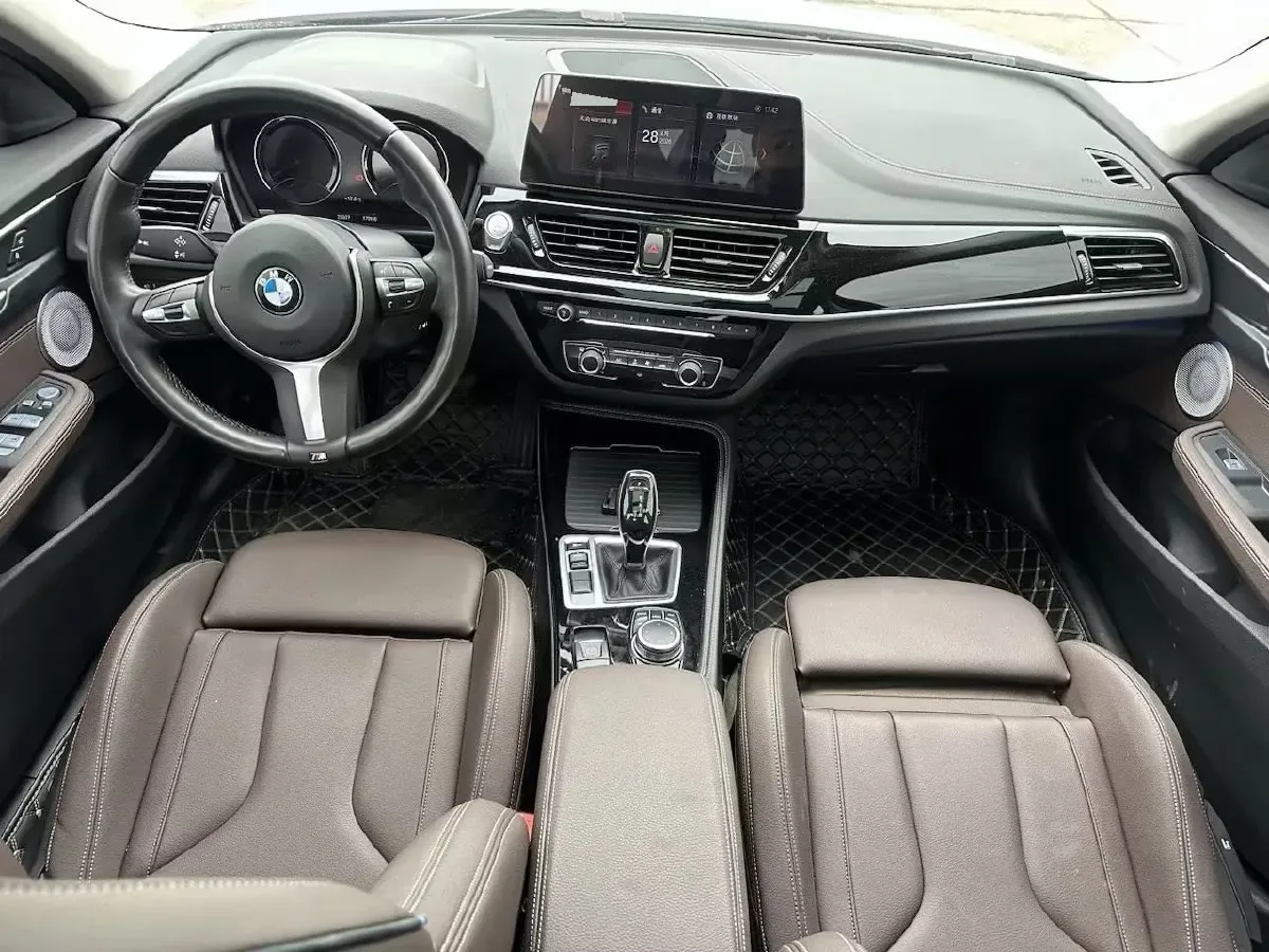 2023 BMW 1 Series 2.0T 178HP L4 7DCT,autocango,china used car exporter,china ev exporter,chinese used car exporter,chinese used ev exporter