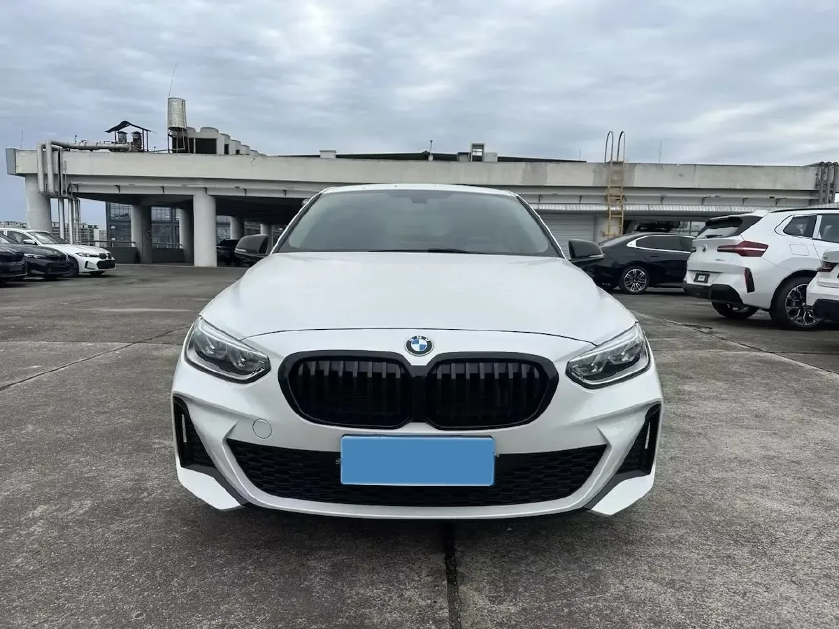 2023 BMW 1 Series 2.0T 178HP L4 7DCT,autocango,china used car exporter,china ev exporter,chinese used car exporter,chinese used ev exporter