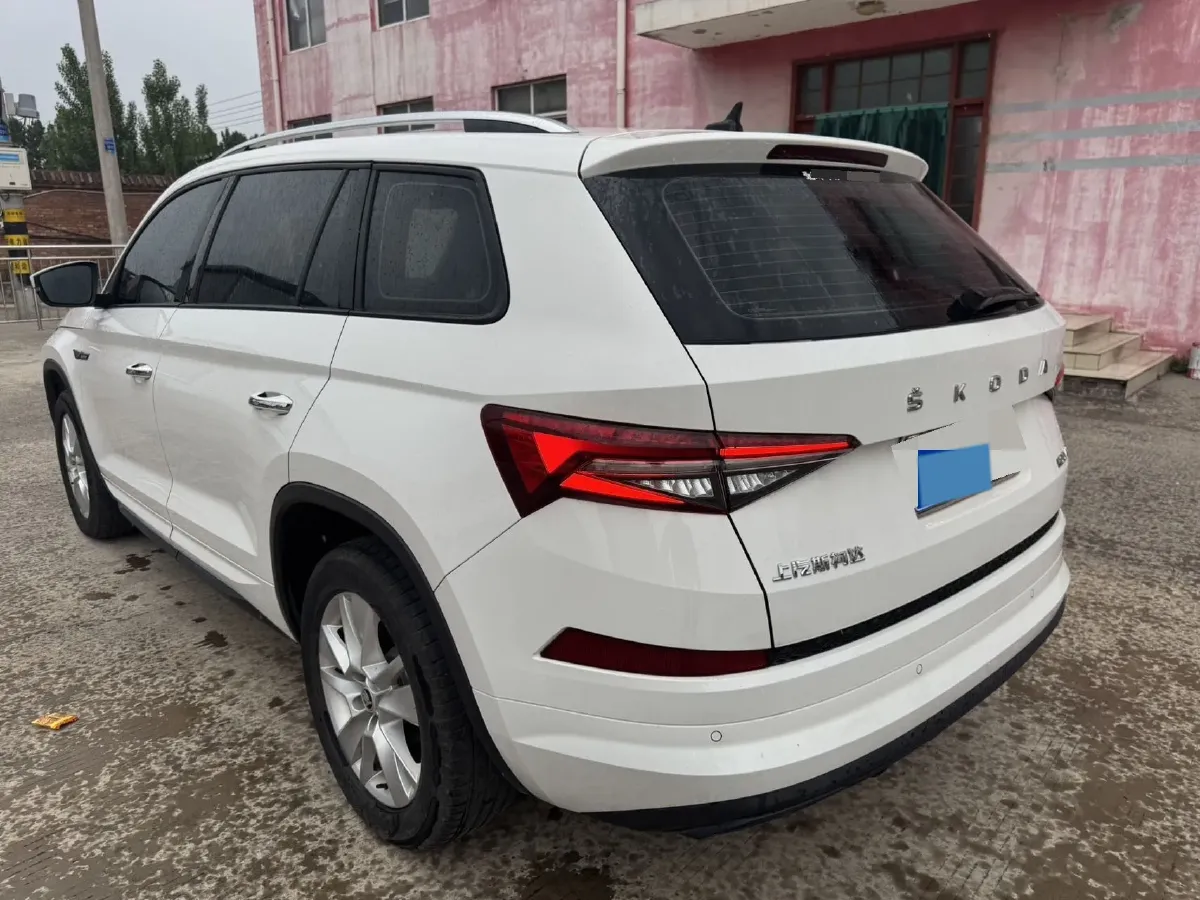 2023 Skoda Kodiak 2.0T 186HP L4 7DCT,autocango,china used car exporter,china ev exporter,chinese used car exporter,chinese used ev exporter