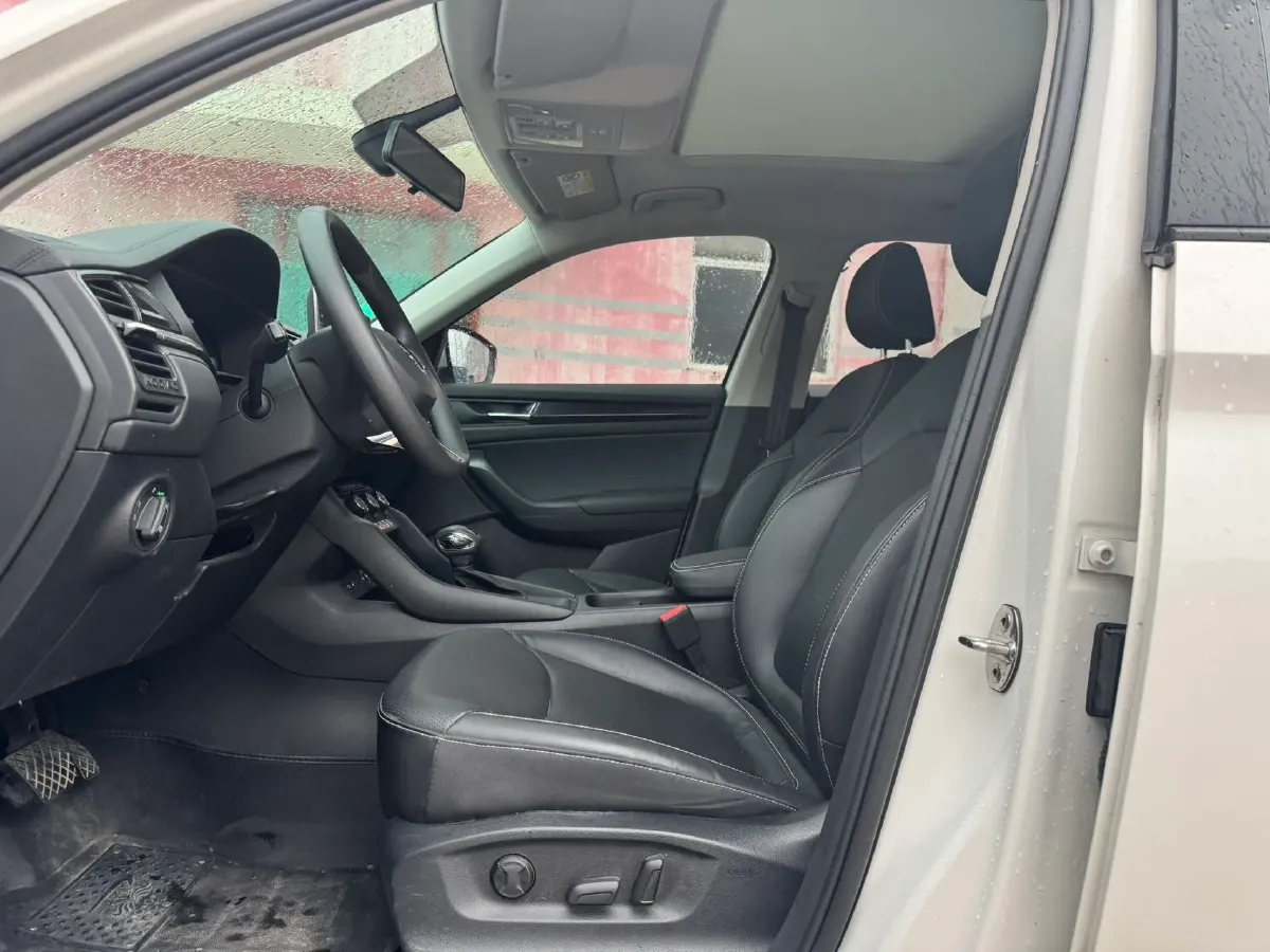 2023 Skoda Kodiak 2.0T 186HP L4 7DCT,autocango,china used car exporter,china ev exporter,chinese used car exporter,chinese used ev exporter
