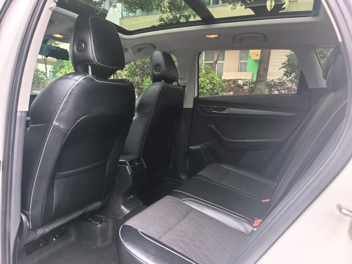 2020 Skoda Karoq 1.4T 150HP L4 7DCT,autocango,china used car exporter,china ev exporter,chinese used car exporter,chinese used ev exporter