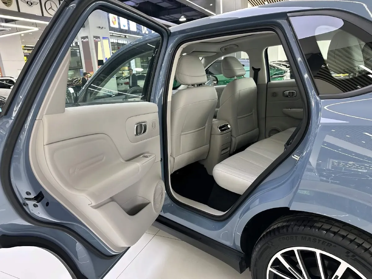 2025 Leapmotor B10 BEV 67.1KWH,autocango,china used car exporter,china ev exporter,chinese used car exporter,chinese used ev exporter