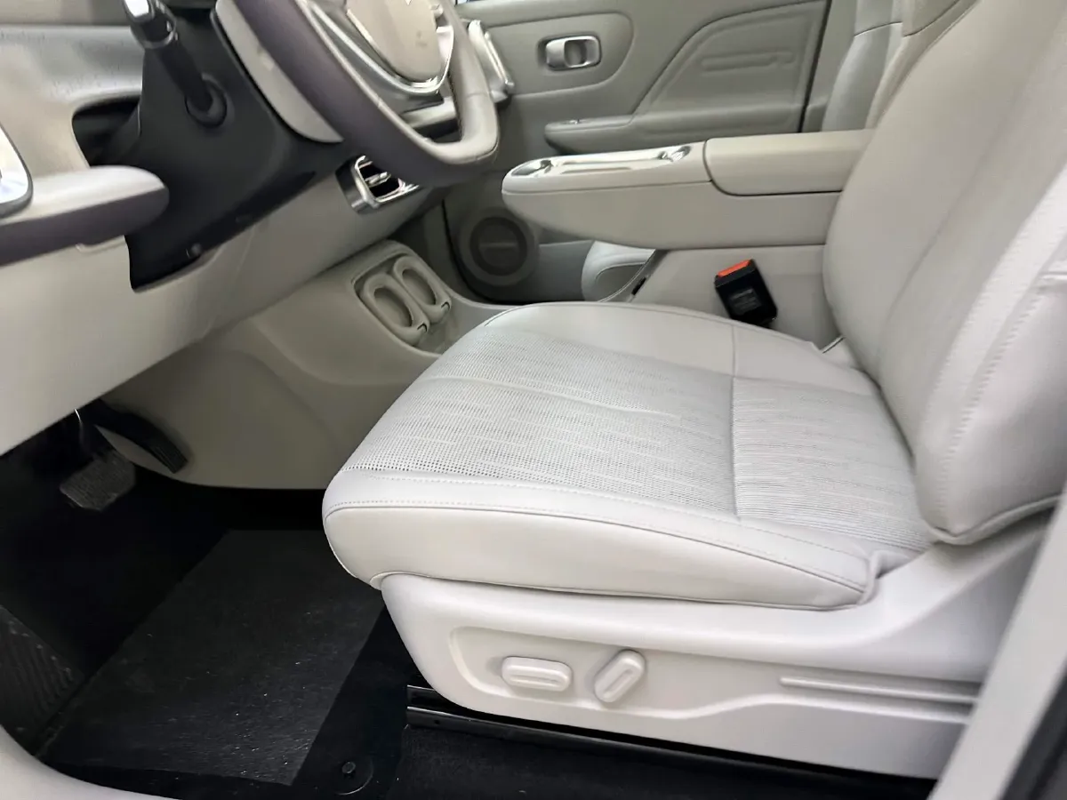 2025 Leapmotor B10 BEV 67.1KWH,autocango,china used car exporter,china ev exporter,chinese used car exporter,chinese used ev exporter