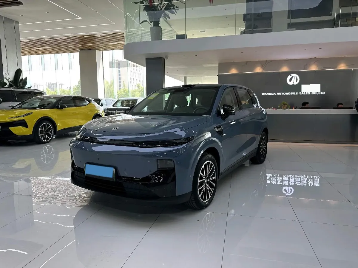 2025 Leapmotor B10 BEV 67.1KWH,autocango,china used car exporter,china ev exporter,chinese used car exporter,chinese used ev exporter
