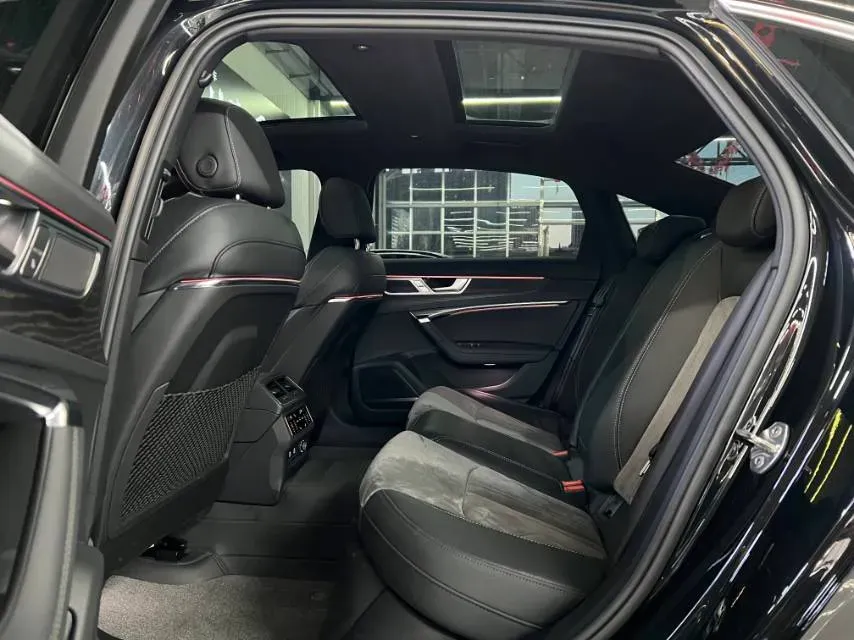 2024 Audi A6L 2.0T 245HP L4 7DCT,autocango,china used car exporter,china ev exporter,chinese used car exporter,chinese used ev exporter