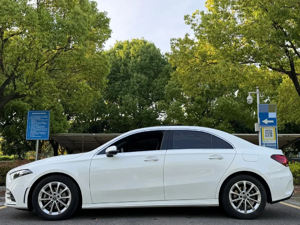 2022 Mercedes-Benz A Class 1.3T 163HP L4 7DCT,autocango,china used car exporter,china ev exporter,chinese used car exporter,chinese used ev exporter