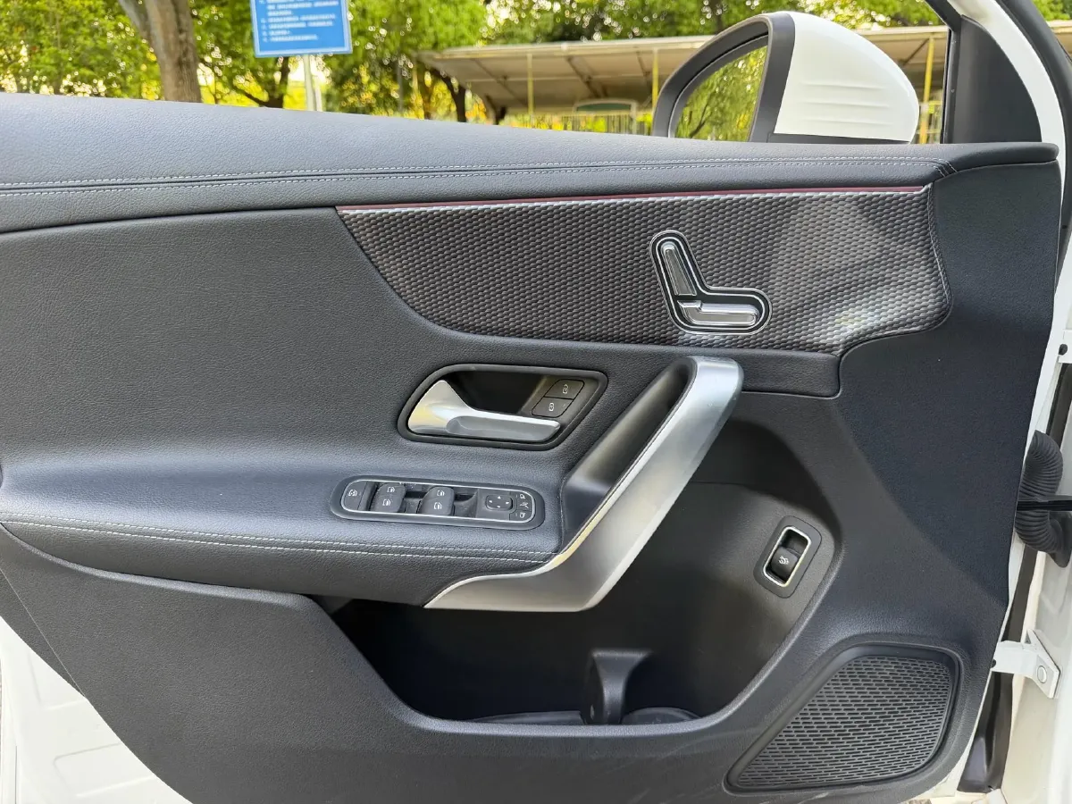2022 Mercedes-Benz A Class 1.3T 163HP L4 7DCT,autocango,china used car exporter,china ev exporter,chinese used car exporter,chinese used ev exporter