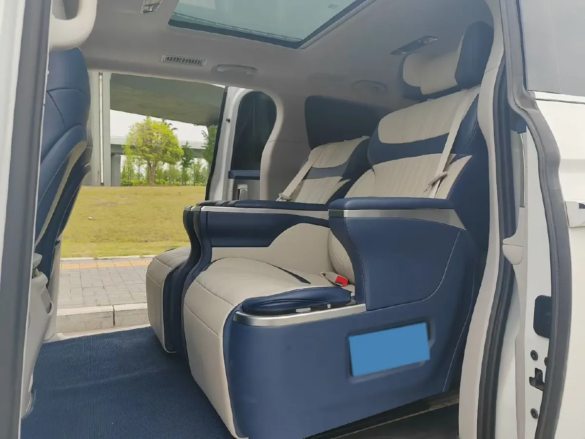 2022 Roewe iMAX8 2.0T 234HP L4 8AT,autocango,china used car exporter,china ev exporter,chinese used car exporter,chinese used ev exporter