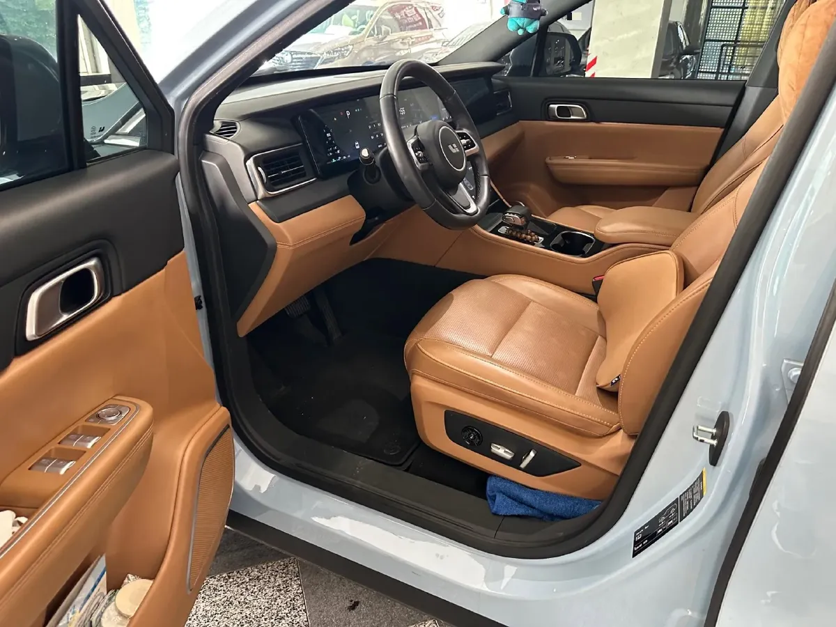 2021 Li ONE Range Extended 131HP REEV 40.5KWH,autocango,china used car exporter,china ev exporter,chinese used car exporter,chinese used ev exporter