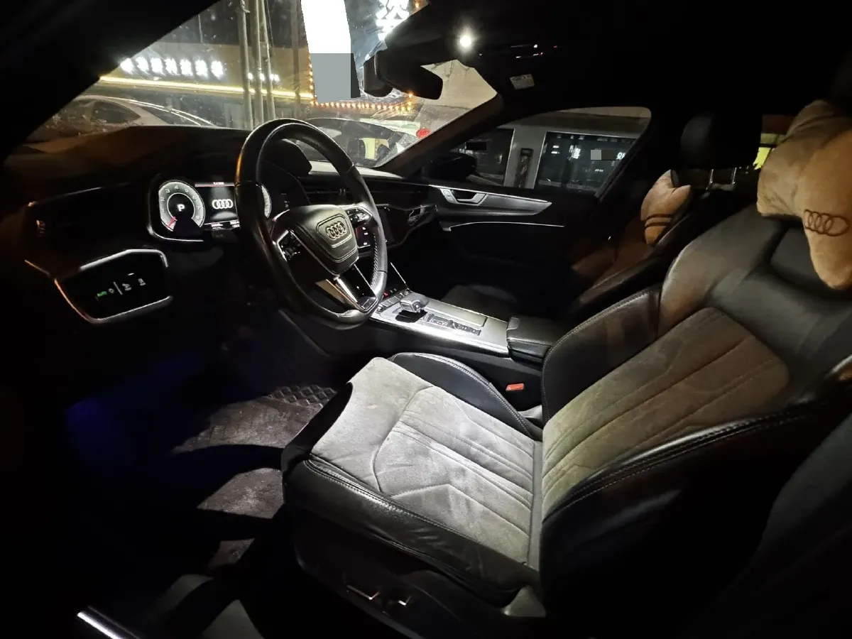 2023 Audi A6L 2.0T 245HP L4 7DCT,autocango,china used car exporter,china ev exporter,chinese used car exporter,chinese used ev exporter