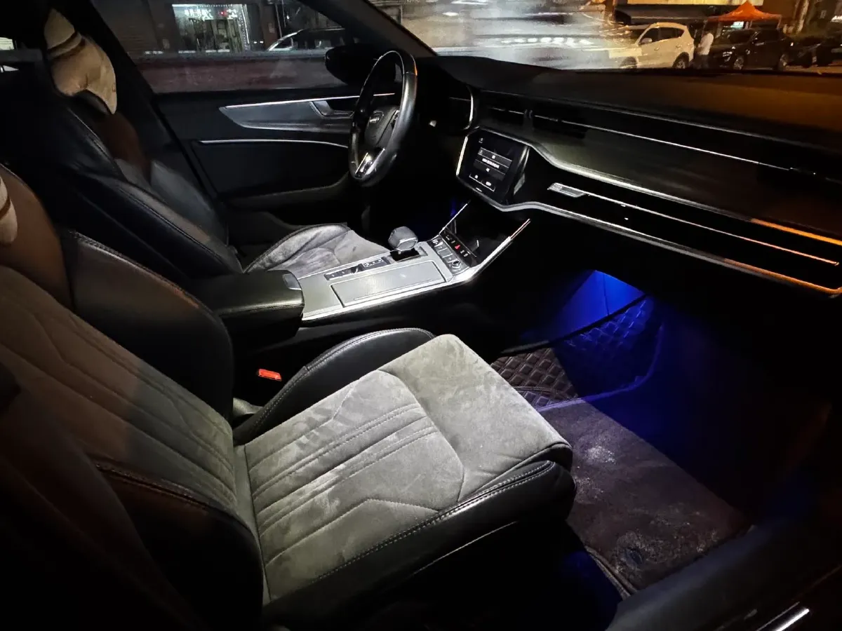 2023 Audi A6L 2.0T 245HP L4 7DCT,autocango,china used car exporter,china ev exporter,chinese used car exporter,chinese used ev exporter