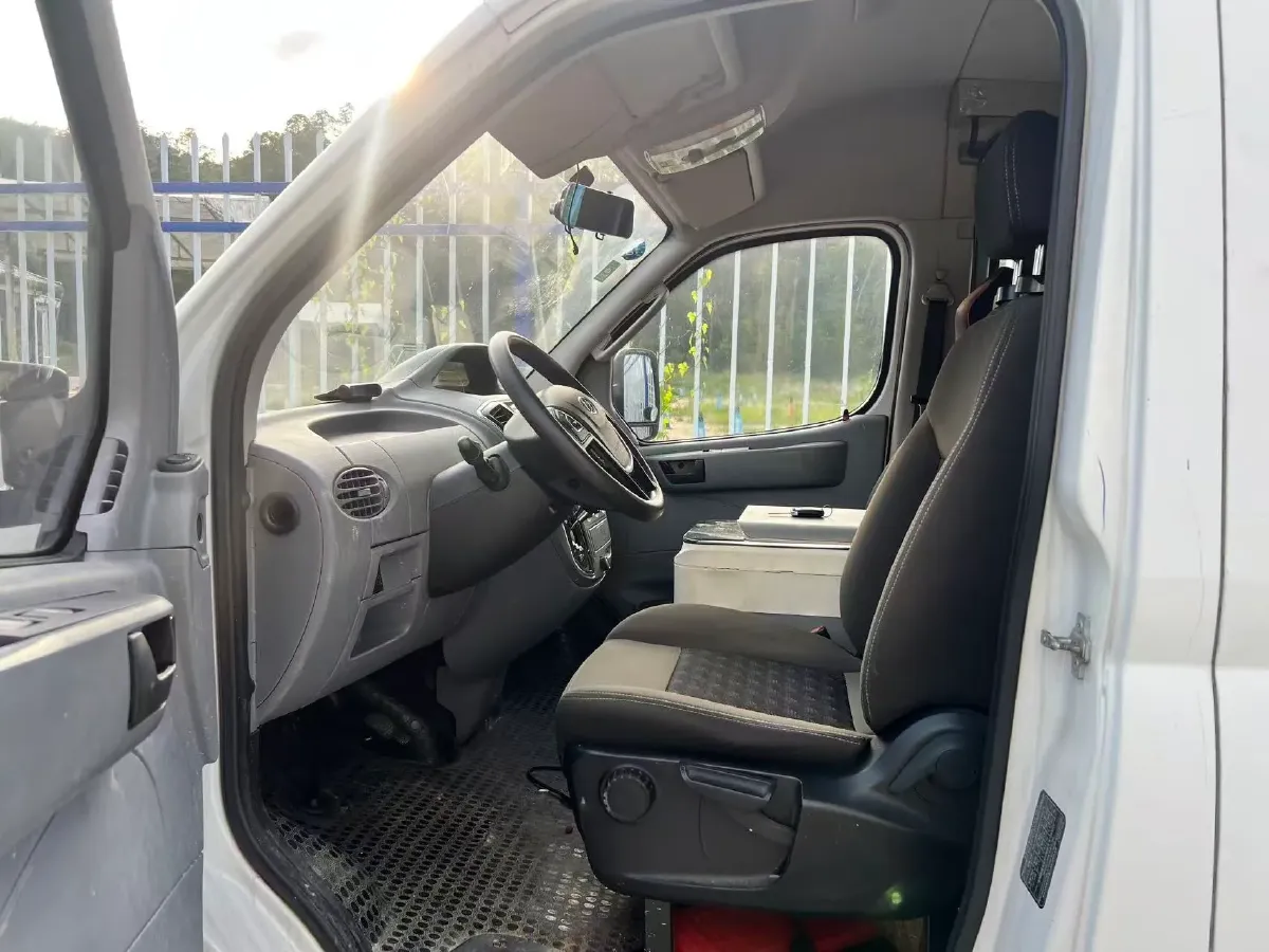 2018 MAXUS XinTu V80 2.5T 136HP L4 6MT,autocango,china used car exporter,china ev exporter,chinese used car exporter,chinese used ev exporter