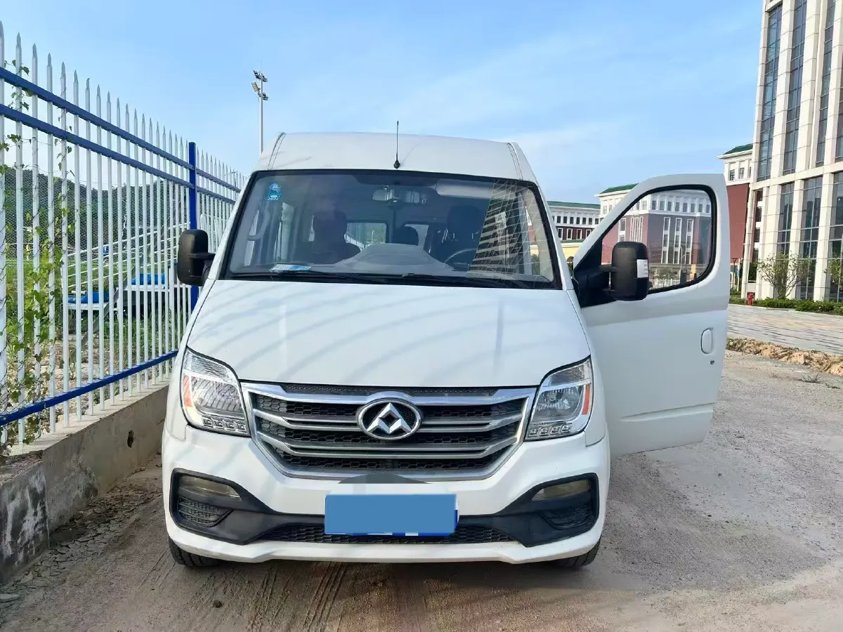 2018 MAXUS XinTu V80 2.5T 136HP L4 6MT,autocango,china used car exporter,china ev exporter,chinese used car exporter,chinese used ev exporter