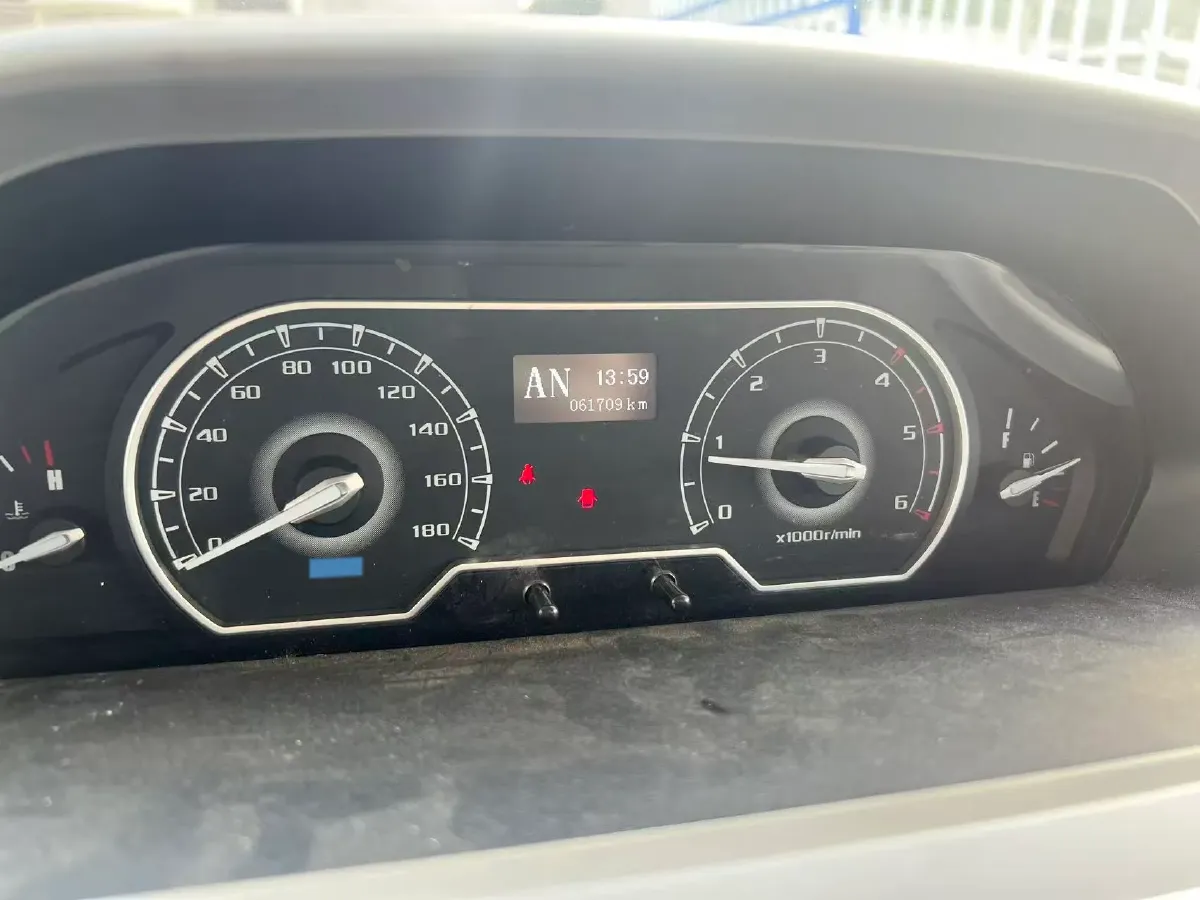 2018 MAXUS XinTu V80 2.5T 136HP L4 6MT,autocango,china used car exporter,china ev exporter,chinese used car exporter,chinese used ev exporter