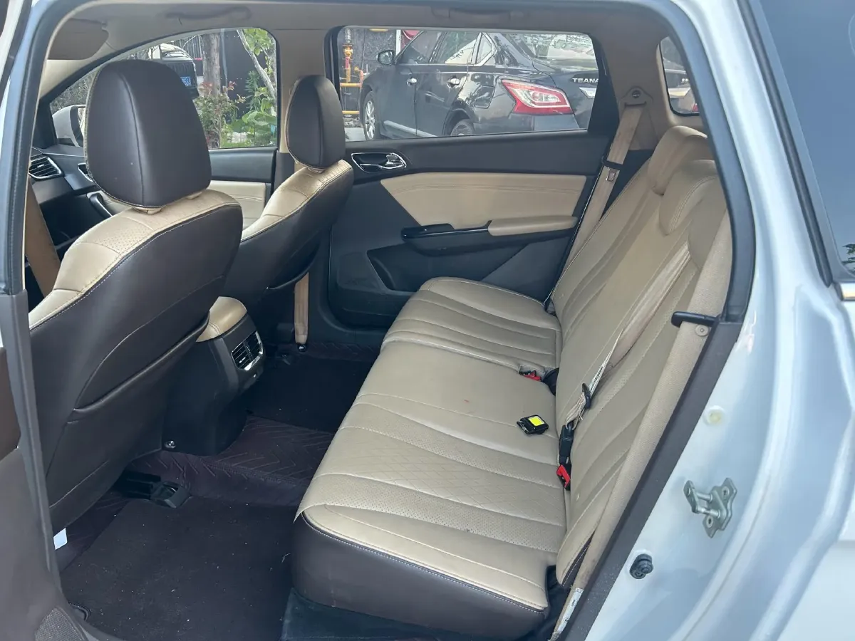 2017 BaoJun 310W 1.5L 112HP L4 6MT,autocango,china used car exporter,china ev exporter,chinese used car exporter,chinese used ev exporter