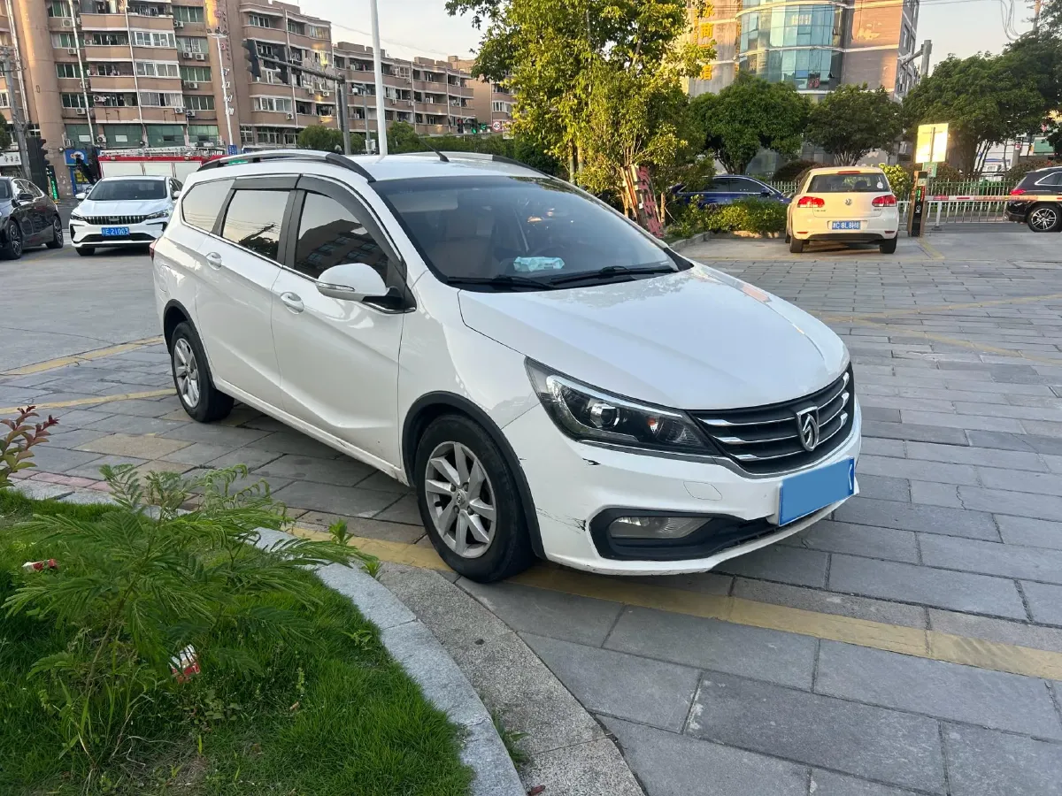 2017 BaoJun 310W 1.5L 112HP L4 6MT,autocango,china used car exporter,china ev exporter,chinese used car exporter,chinese used ev exporter