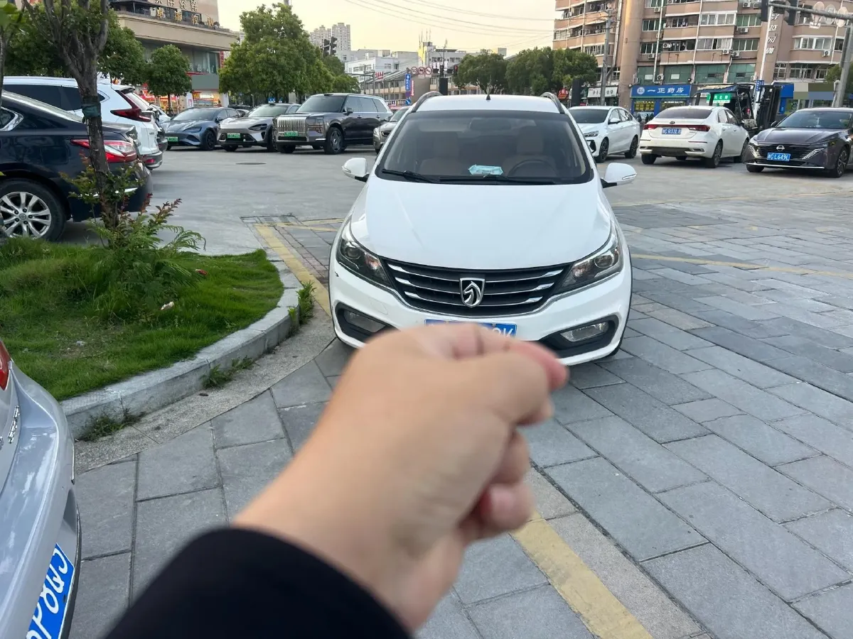 2017 BaoJun 310W 1.5L 112HP L4 6MT,autocango,china used car exporter,china ev exporter,chinese used car exporter,chinese used ev exporter
