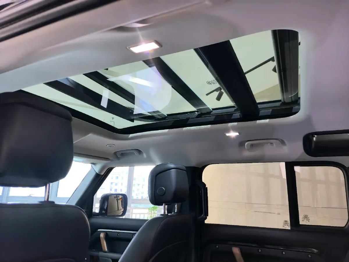 2023 Land Rover Defender 3.0T 400HP L6 8AT,autocango,china used car exporter,china ev exporter,chinese used car exporter,chinese used ev exporter
