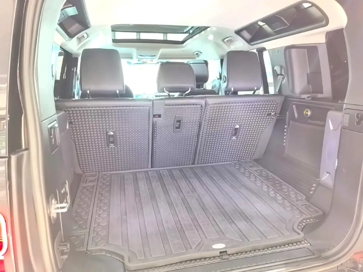 2023 Land Rover Defender 3.0T 400HP L6 8AT,autocango,china used car exporter,china ev exporter,chinese used car exporter,chinese used ev exporter