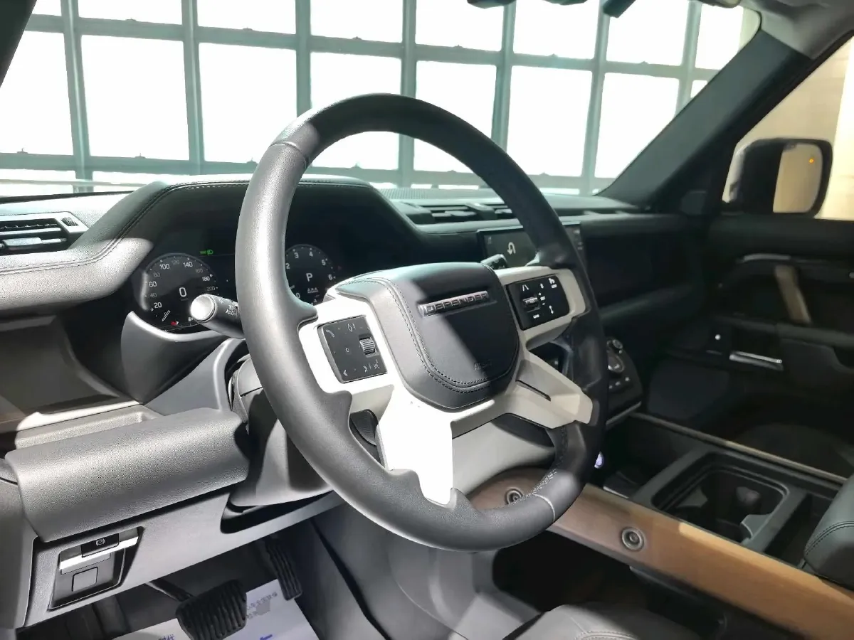 2023 Land Rover Defender 3.0T 400HP L6 8AT,autocango,china used car exporter,china ev exporter,chinese used car exporter,chinese used ev exporter