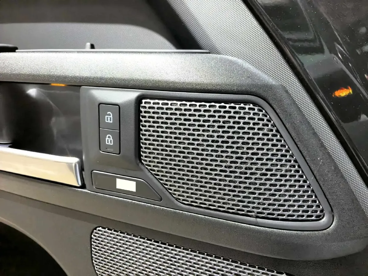 2023 Land Rover Defender 3.0T 400HP L6 8AT,autocango,china used car exporter,china ev exporter,chinese used car exporter,chinese used ev exporter
