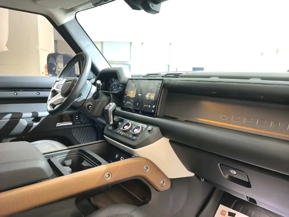 2023 Land Rover Defender 3.0T 400HP L6 8AT,autocango,china used car exporter,china ev exporter,chinese used car exporter,chinese used ev exporter
