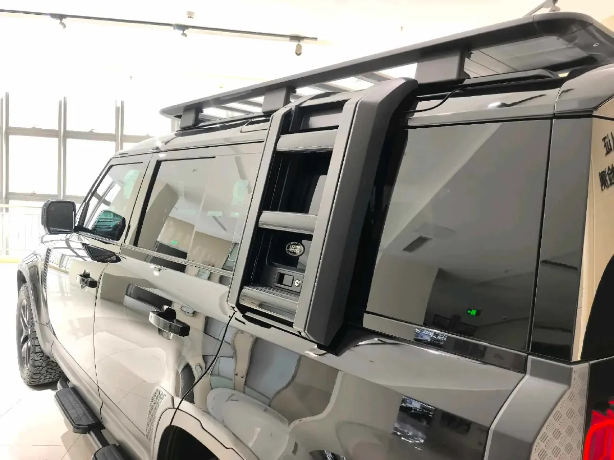 2023 Land Rover Defender 3.0T 400HP L6 8AT,autocango,china used car exporter,china ev exporter,chinese used car exporter,chinese used ev exporter