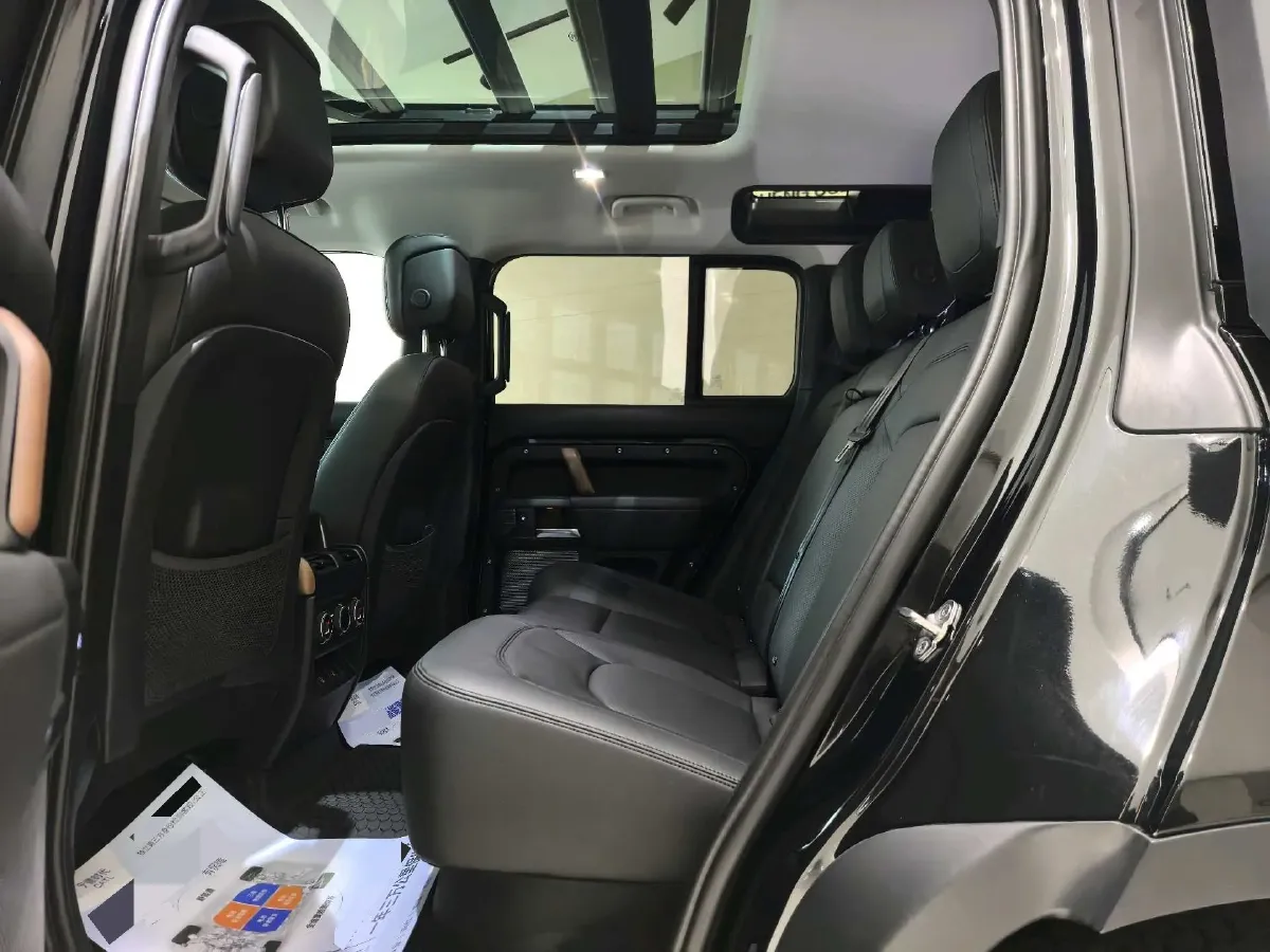 2023 Land Rover Defender 3.0T 400HP L6 8AT,autocango,china used car exporter,china ev exporter,chinese used car exporter,chinese used ev exporter