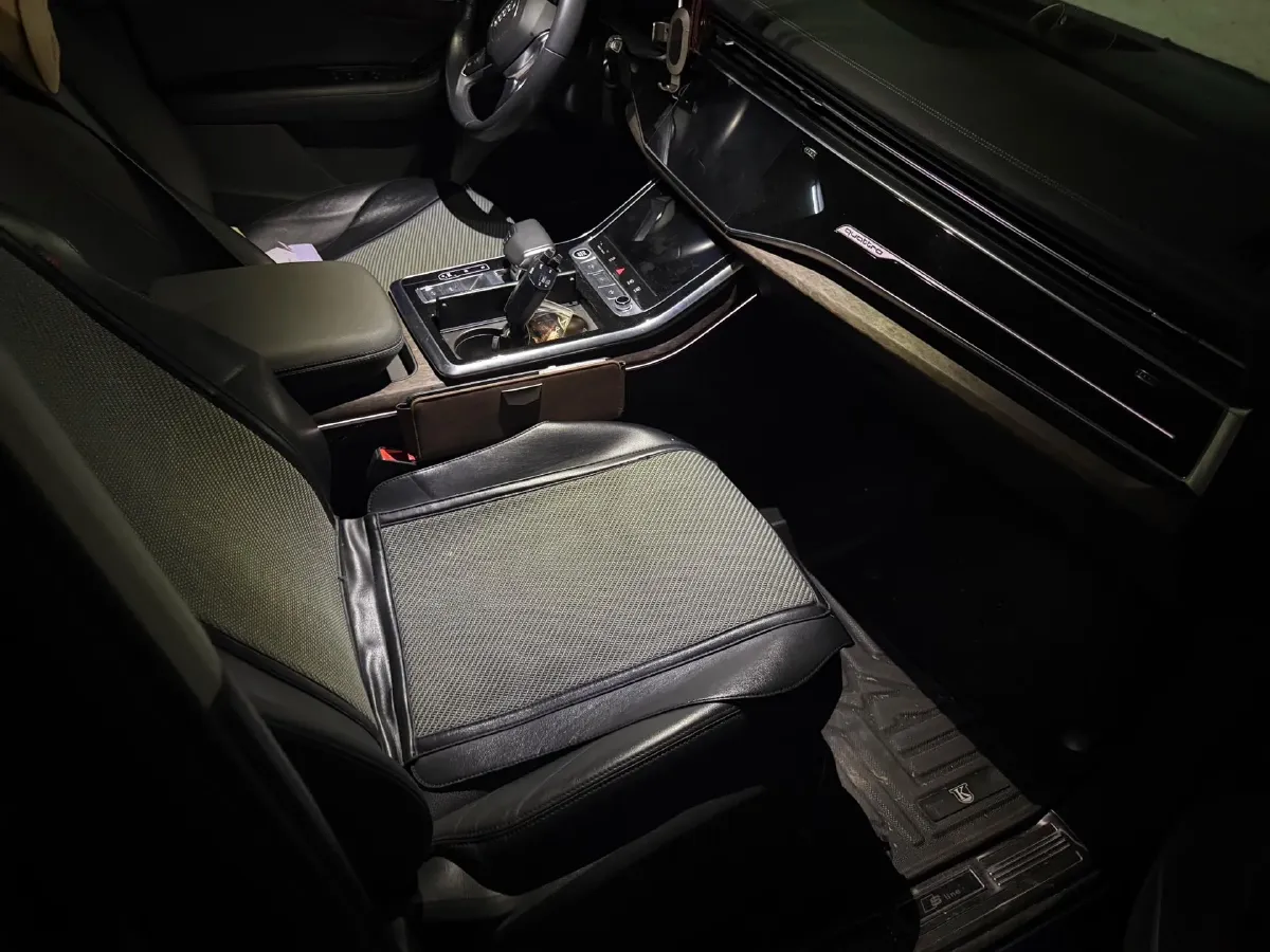 2022 Volkswagen Touareg 3.0T 340HP V6 8AT,autocango,china used car exporter,china ev exporter,chinese used car exporter,chinese used ev exporter