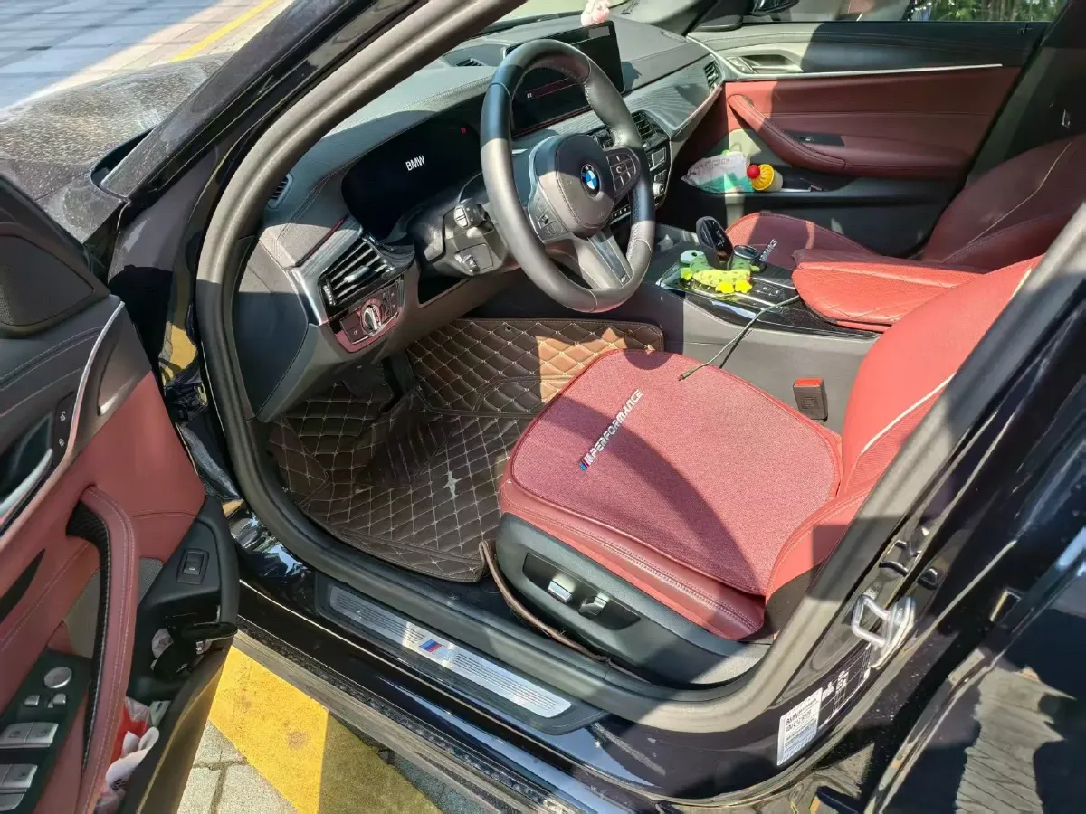2022 BMW 5 Series 2.0T 252HP L4 8AT,autocango,china used car exporter,china ev exporter,chinese used car exporter,chinese used ev exporter