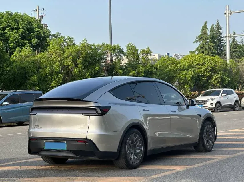 2025 Tesla Model Y L BEV,autocango,china used car exporter,china ev exporter,chinese used car exporter,chinese used ev exporter
