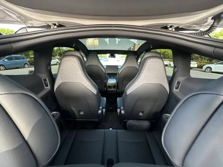 2025 Tesla Model Y L BEV,autocango,china used car exporter,china ev exporter,chinese used car exporter,chinese used ev exporter