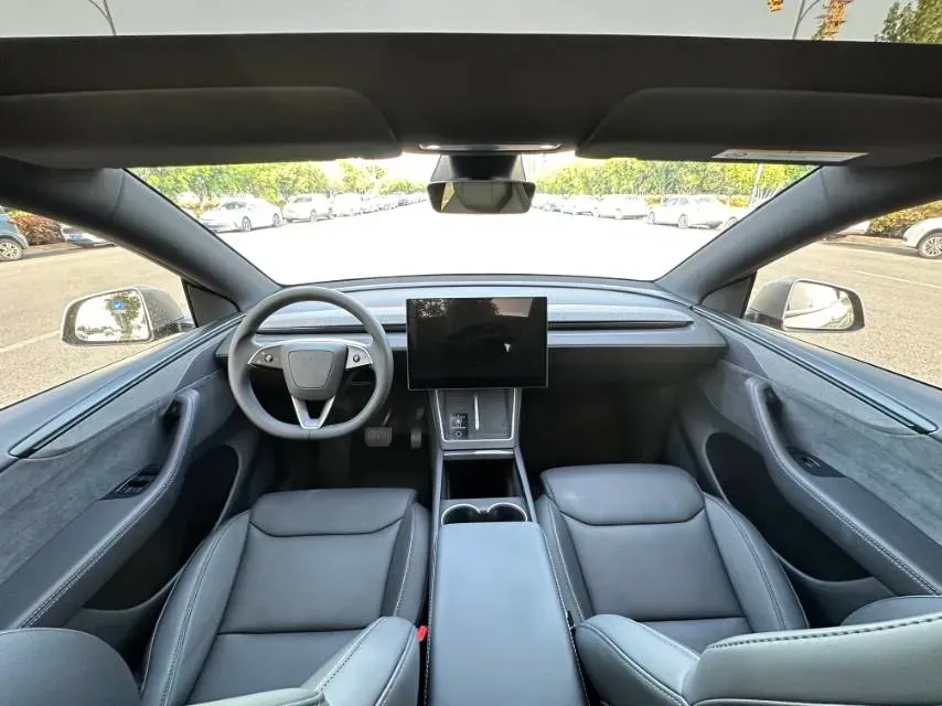2025 Tesla Model Y L BEV,autocango,china used car exporter,china ev exporter,chinese used car exporter,chinese used ev exporter
