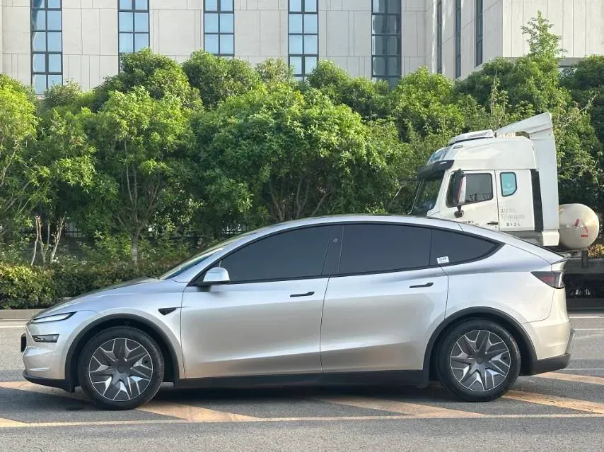 2025 Tesla Model Y L BEV,autocango,china used car exporter,china ev exporter,chinese used car exporter,chinese used ev exporter