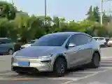 2025 Tesla Model Y L BEV
