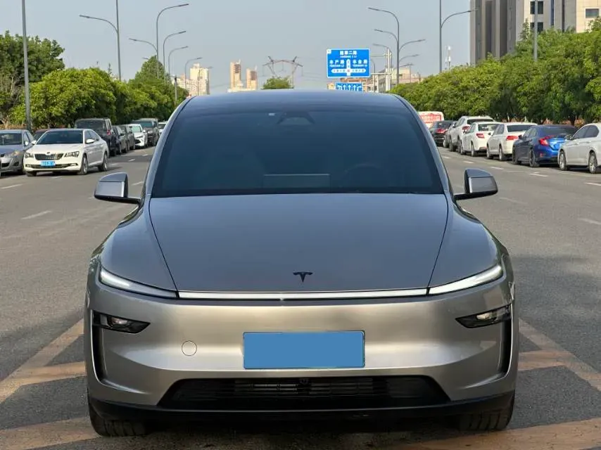 2025 Tesla Model Y L BEV,autocango,china used car exporter,china ev exporter,chinese used car exporter,chinese used ev exporter