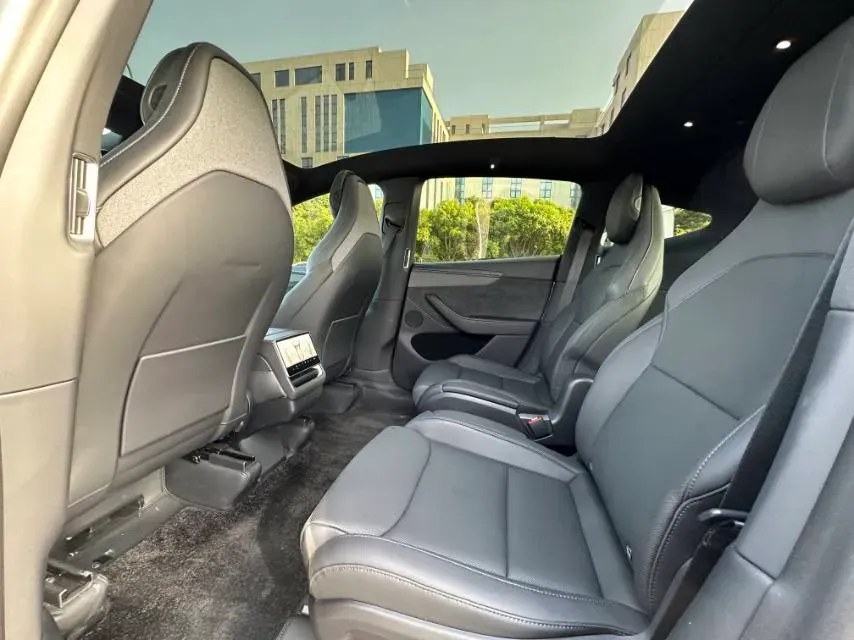 2025 Tesla Model Y L BEV,autocango,china used car exporter,china ev exporter,chinese used car exporter,chinese used ev exporter