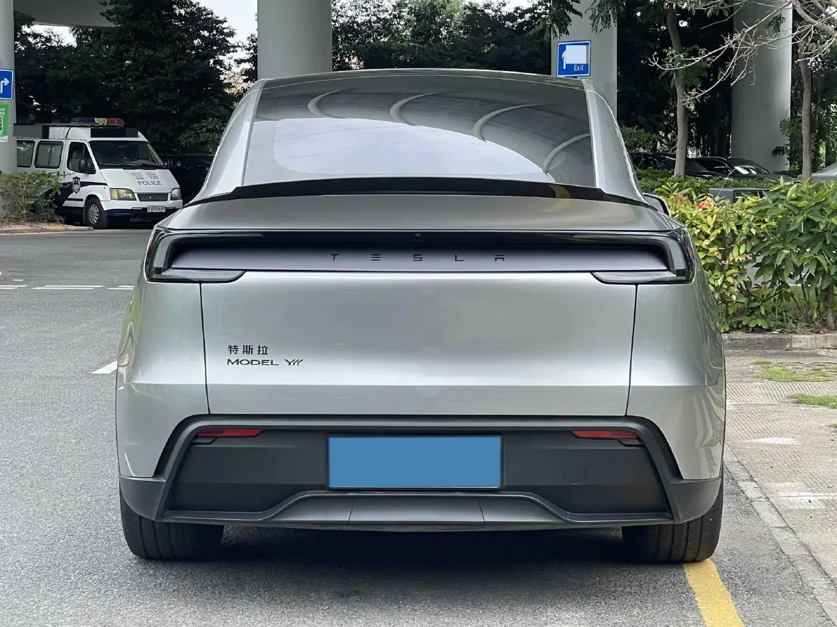 2025 Tesla Model Y L BEV,autocango,china used car exporter,china ev exporter,chinese used car exporter,chinese used ev exporter