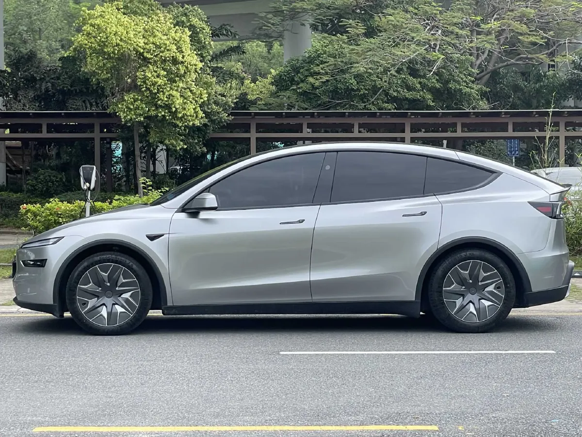 2025 Tesla Model Y L BEV,autocango,china used car exporter,china ev exporter,chinese used car exporter,chinese used ev exporter