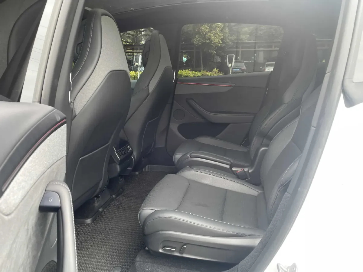 2025 Tesla Model Y L BEV,autocango,china used car exporter,china ev exporter,chinese used car exporter,chinese used ev exporter