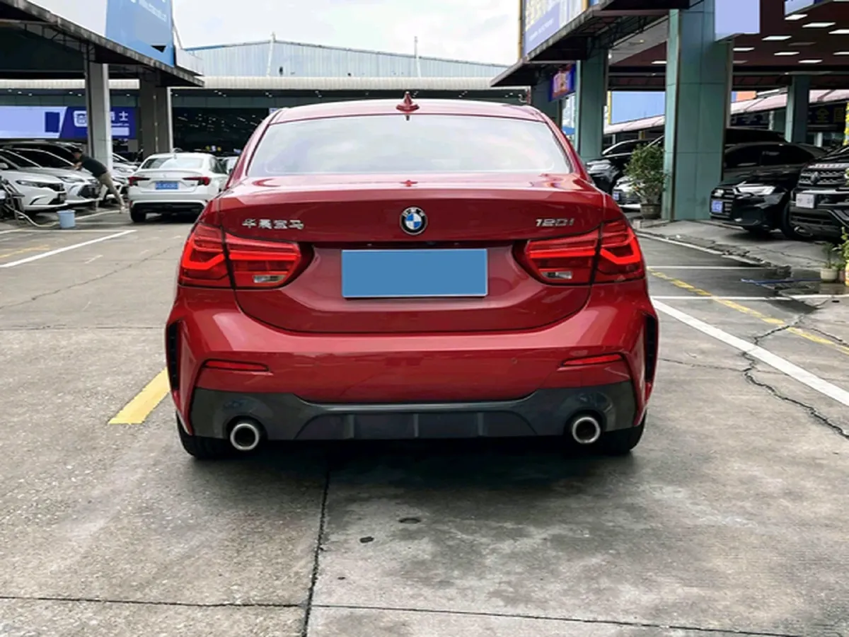 2021 BMW 1 Series 1.5T 140HP L3 7DCT,autocango,china used car exporter,china ev exporter,chinese used car exporter,chinese used ev exporter