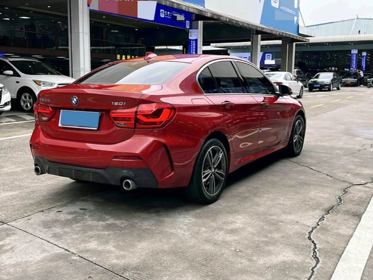 2021 BMW 1 Series 1.5T 140HP L3 7DCT,autocango,china used car exporter,china ev exporter,chinese used car exporter,chinese used ev exporter
