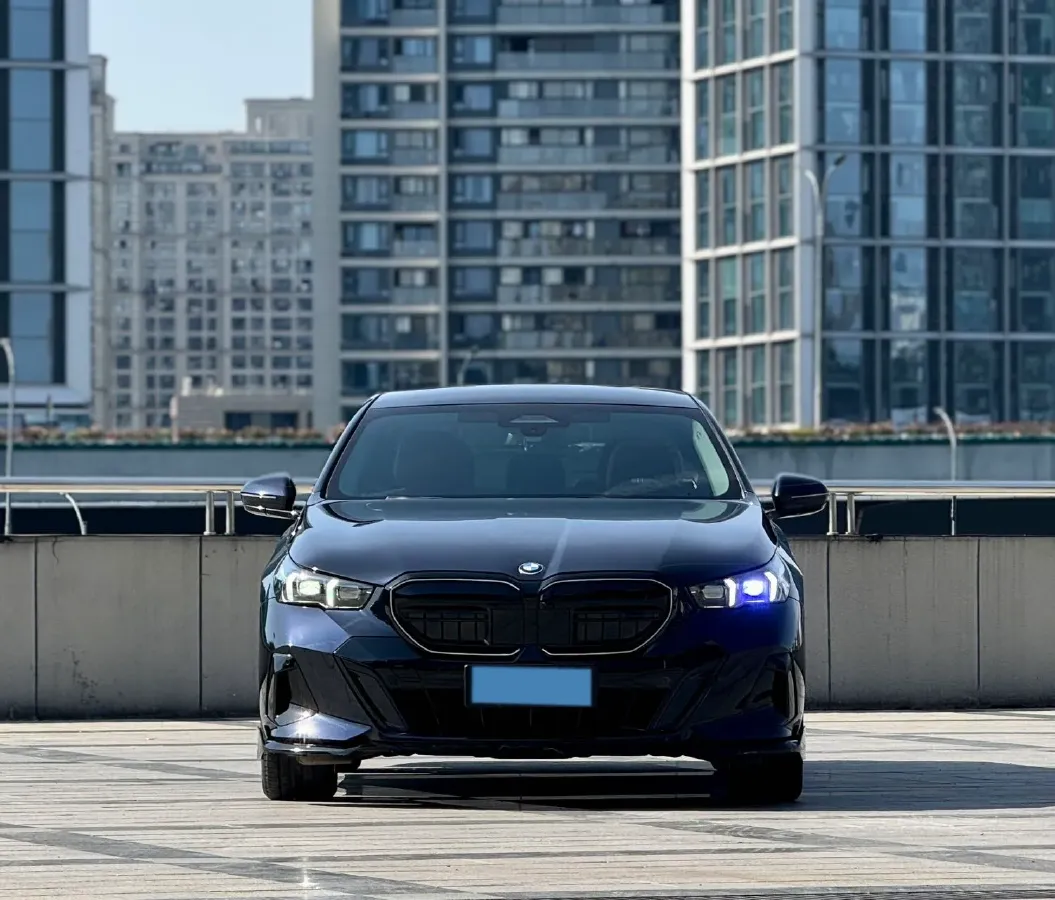 2025 BMW 5 Series 2.0T 258HP L4 8AT,autocango,china used car exporter,china ev exporter,chinese used car exporter,chinese used ev exporter