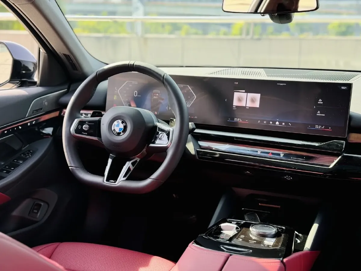 2025 BMW 5 Series 2.0T 258HP L4 8AT,autocango,china used car exporter,china ev exporter,chinese used car exporter,chinese used ev exporter