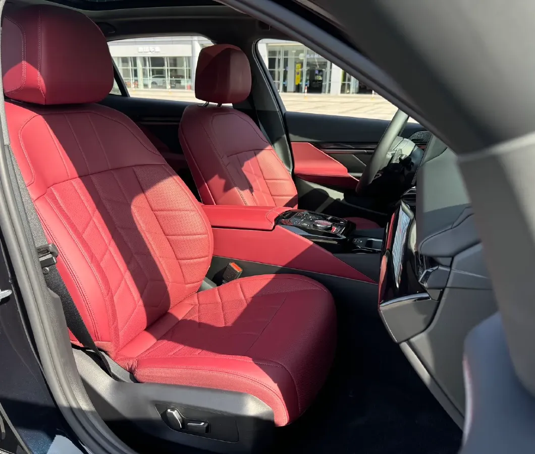 2025 BMW 5 Series 2.0T 258HP L4 8AT,autocango,china used car exporter,china ev exporter,chinese used car exporter,chinese used ev exporter